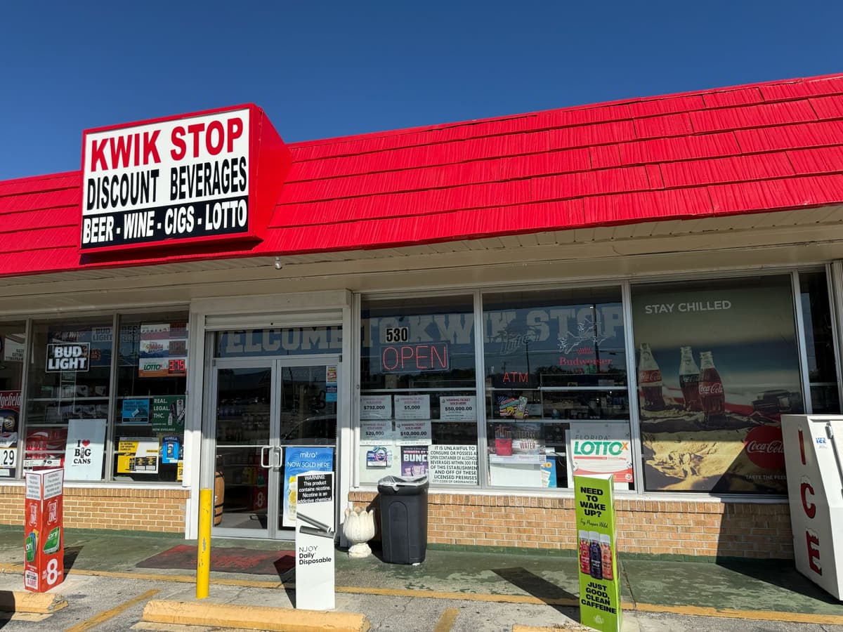 Kwik Stop Store Front - Discount Beverages